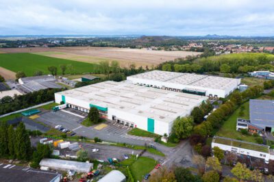 Wide shot of warehouse in GLP Park Henin-Beaumont 1 and 2, surrounded by fields.