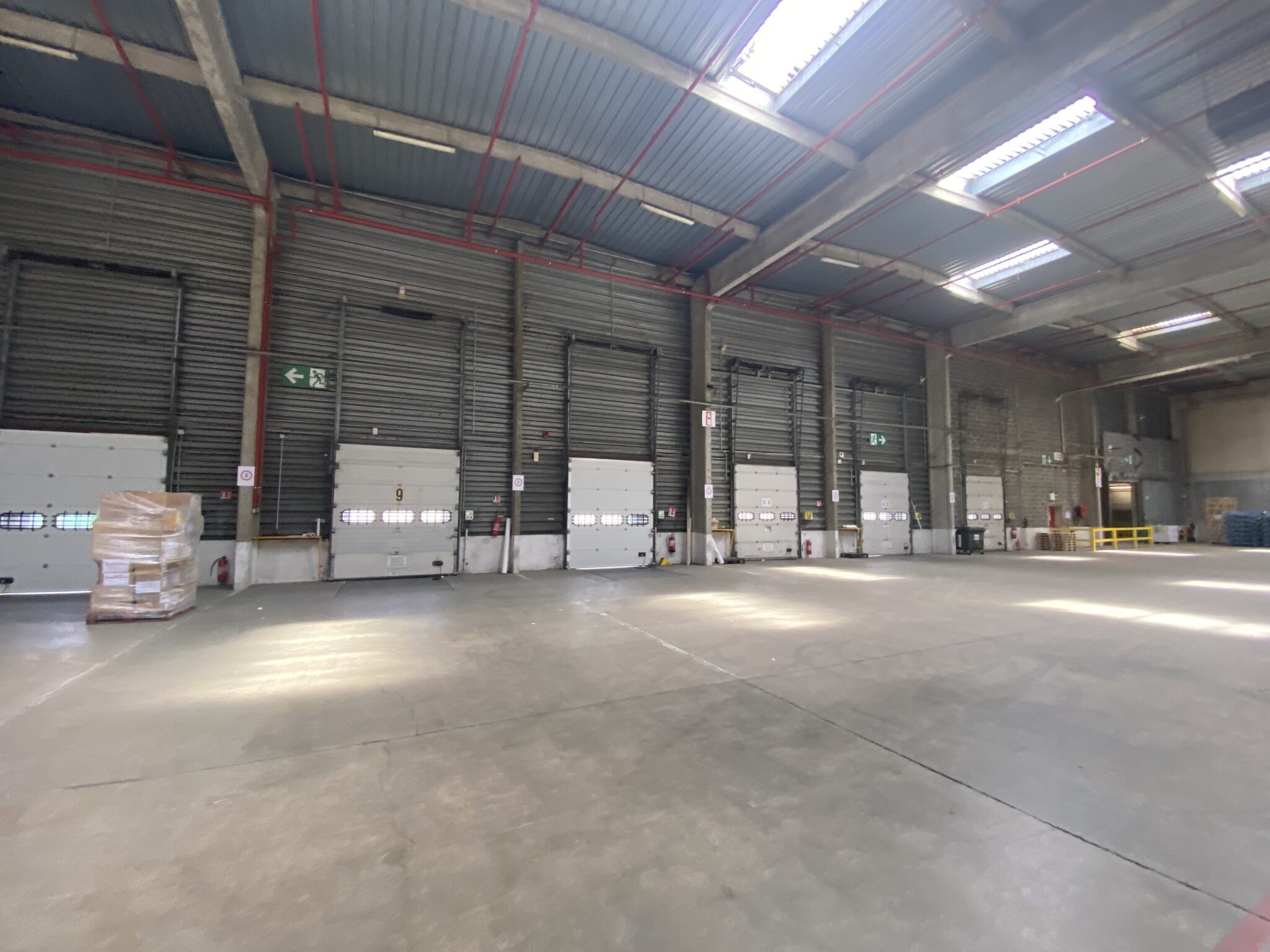 Internal space of GLP Park Henin-Beaumont with multiple closed loading bays